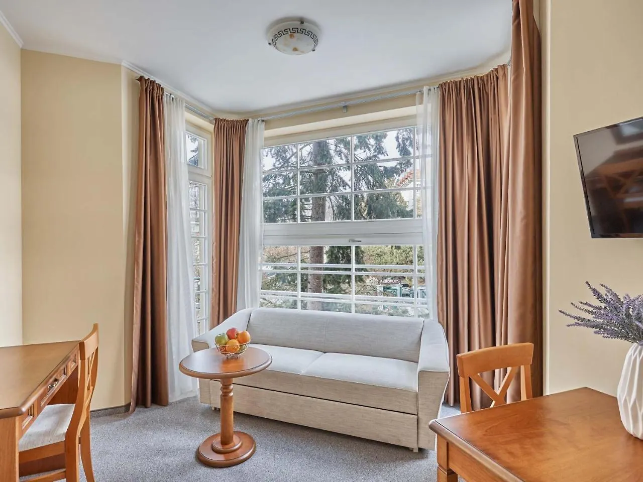 Akropolis Apart Hotel Karlovy Vary 4*,